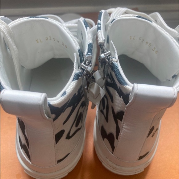 Louis Vuitton Women sneakers - Picture 2 of 4